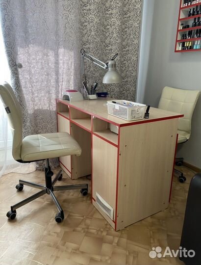 Стол маникюрный с вытяжкой