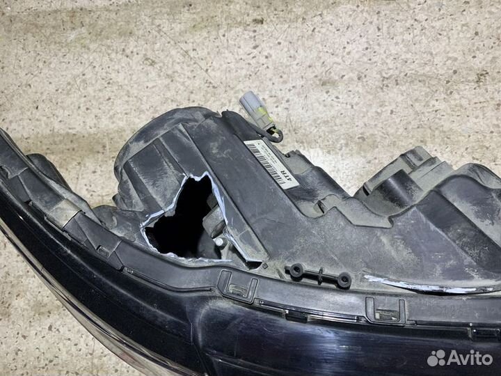 Фара Mitsubishi Outlander