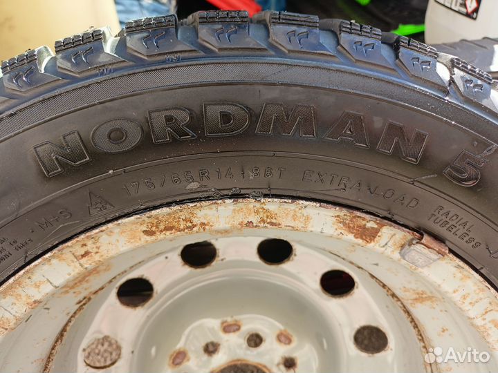 R14 Nokian Tyres Nordman 5 175/65, PCD 4x98 DIA 40