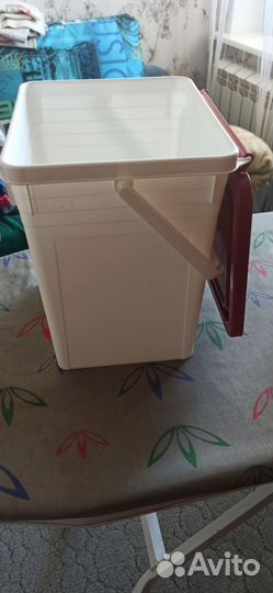 Контейнер для сухого корма