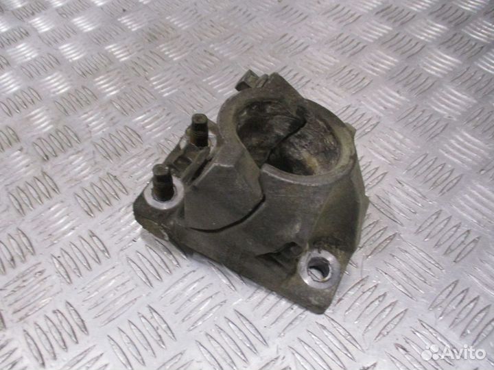 Кронштейн заднего крыла Volvo 21213202