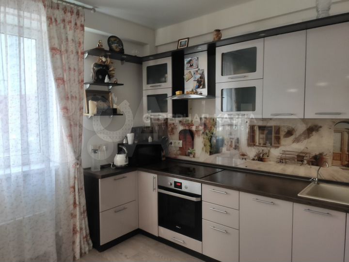 3-к. квартира, 90 м², 4/25 эт.