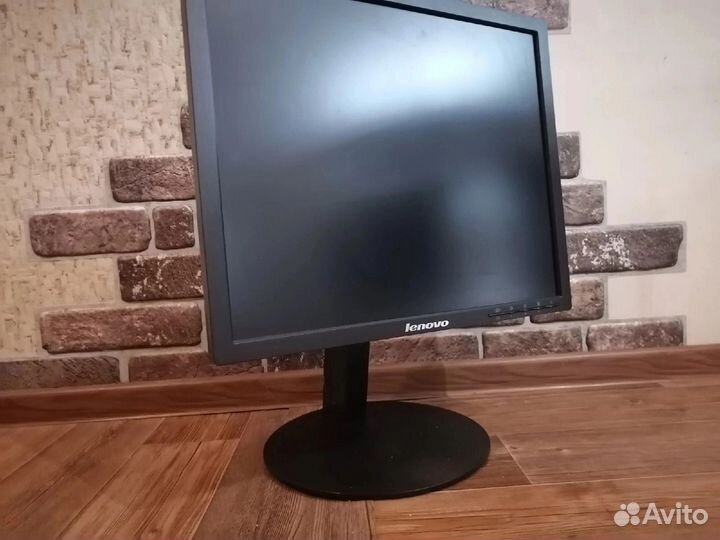 Монитор Lenovo