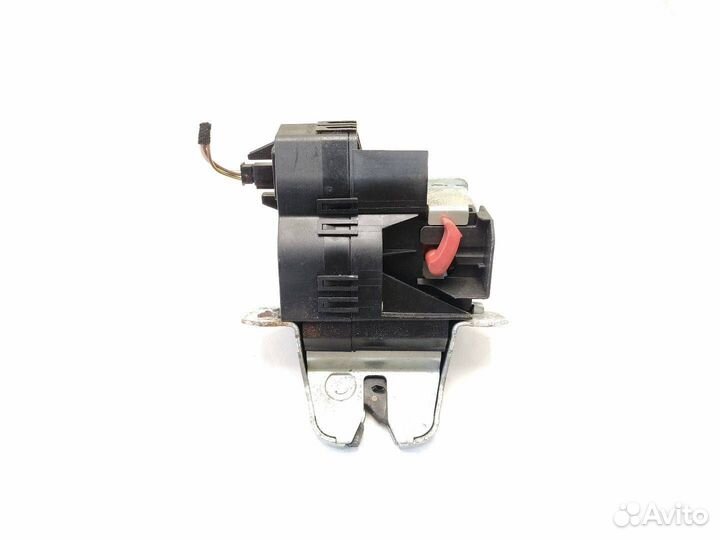 Замок крышки багажника Mercedes-Benz C-Класс