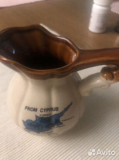Кувшин Югославия и молочник Кипр