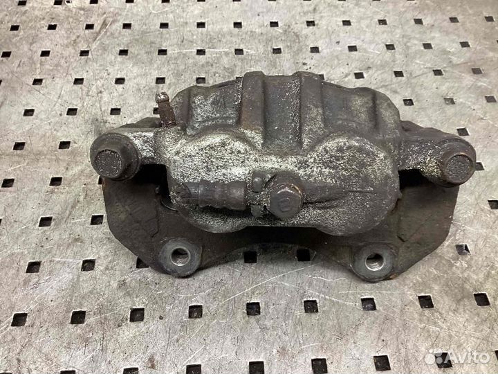 Суппорт передний левый Mitsubishi Outlander