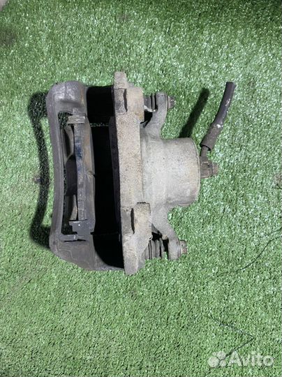 Суппорт тормозной передний левый Maxima A33