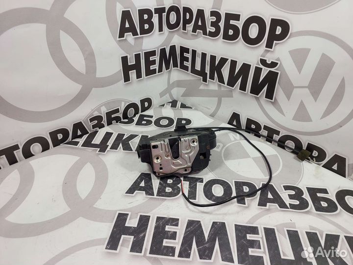 Замок двери задний левый Mercedes W211