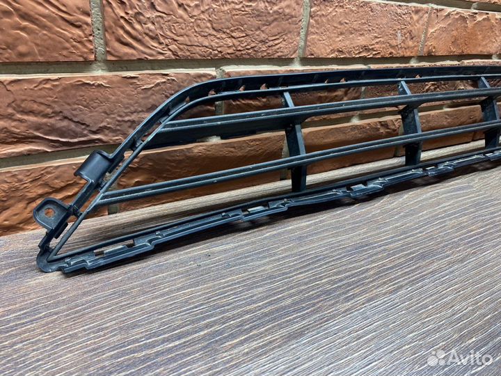 Решётка в бампер центральная Volvo XC90 2015-2020