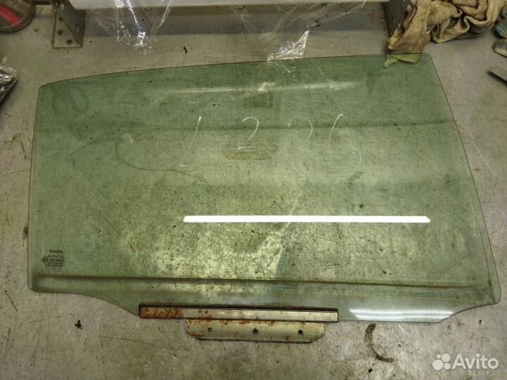 Стекло двери заднее правое Toyota Corolla E12