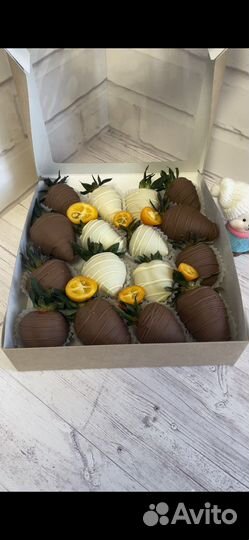 Клубника в бельгийском шоколаде, банан в шоколаде