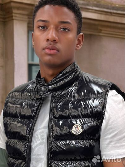 Жилета Moncler мужская глянец