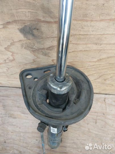 Амортизатор задний левый Toyota Camry XV40 ACV40