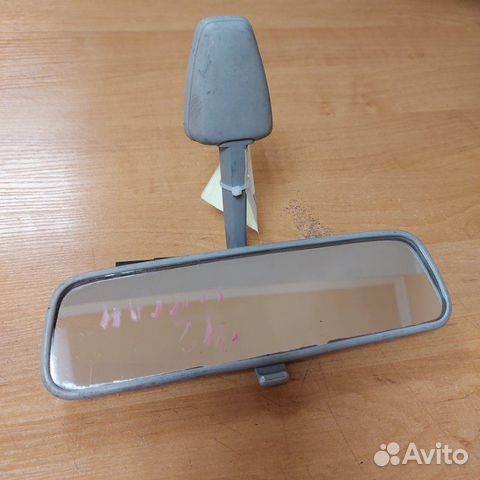 Зеркало заднего вида в салоне Nissan Bluebird
