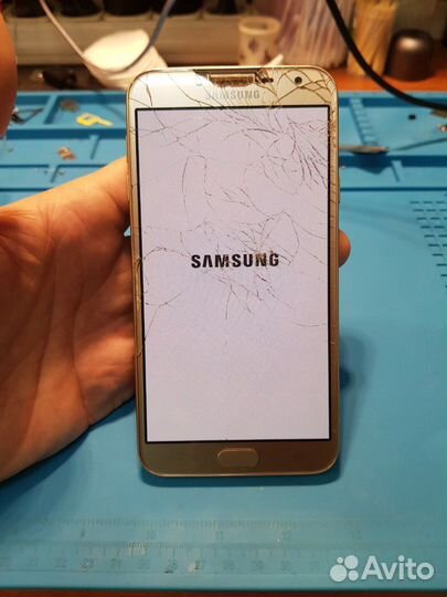 Замена стекла на сотовом телефоне