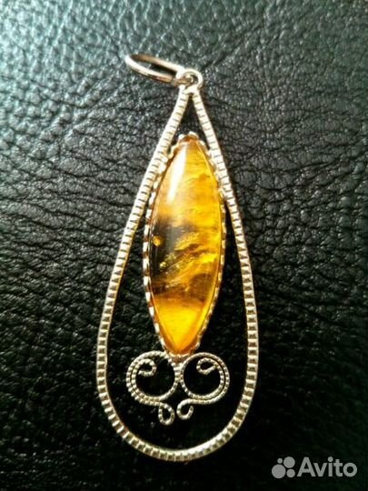 Брошь старинная с янтарем и кулон