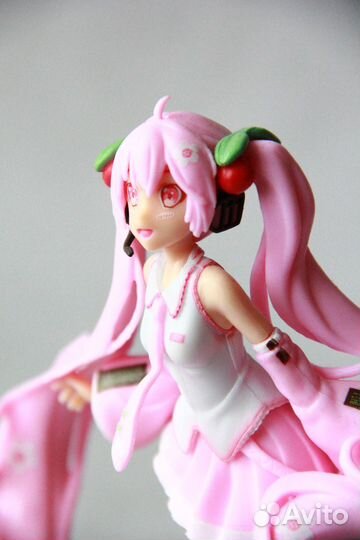 Аниме-фигурка Pink Sakura Miku (Хацунэ Мику)
