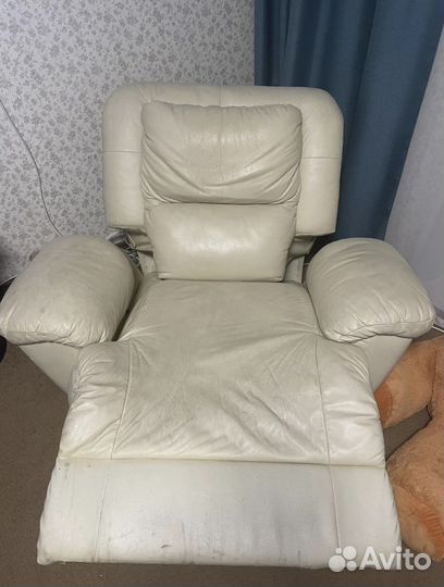 Кожанное кресло