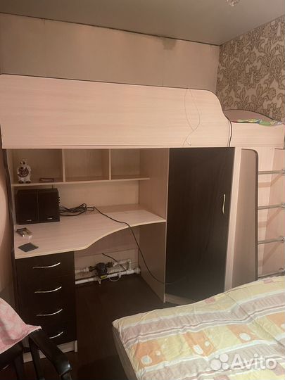 Кровать чердак со столом и шкафом бу