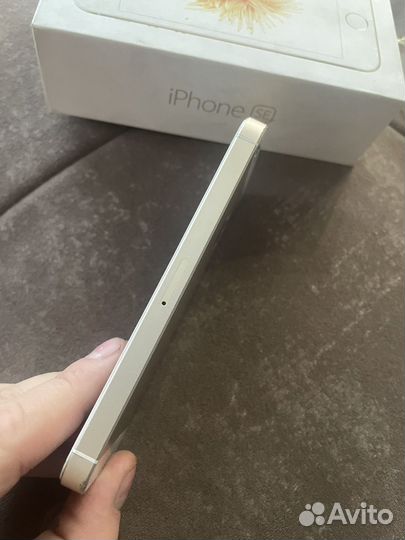 Телефон iPhone se