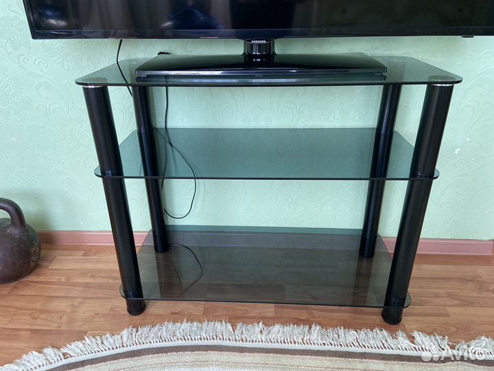 Стеклянная тумба под тв