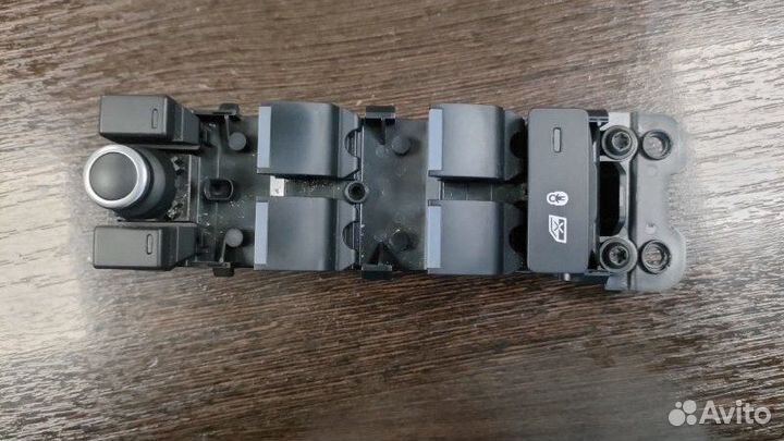 Блок кнопок стеклоподъемника Land Rover Range