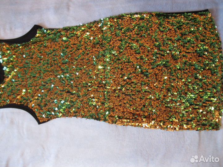 Платье с пайетками нарядное 42 44