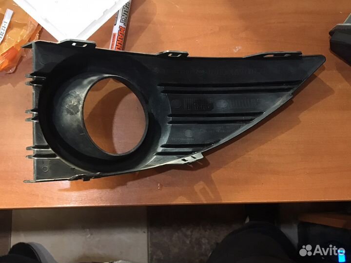 Рамка противотуманной фары правая Renault Fluence1