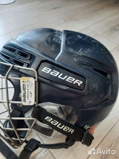 Хоккейный шлем