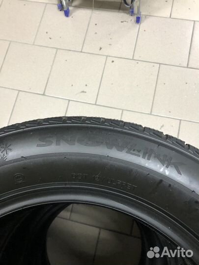 Triangle Snowlink TWT02 215/65 R17 99
