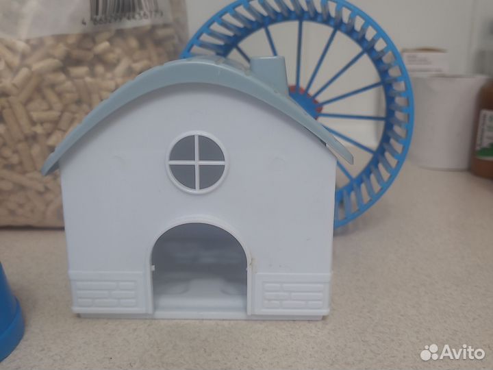 Для мелких грызунов: домик, колёса, гранулы, корм