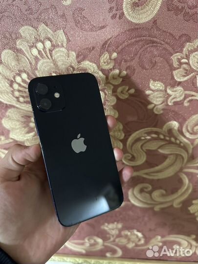 Телефон iPhone 12