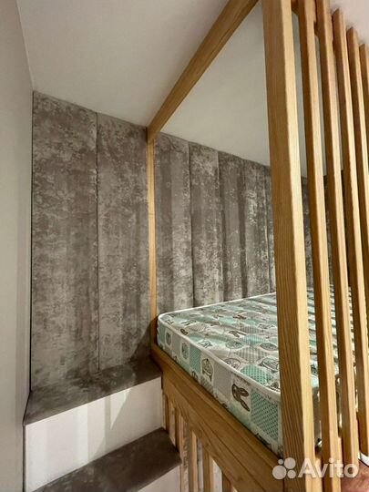 Кровать чердак из дерева с лестницей комодом