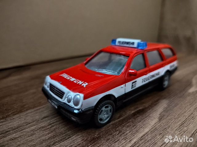 Модель авто Mercedes Benz 300 T в масштабе 1/43