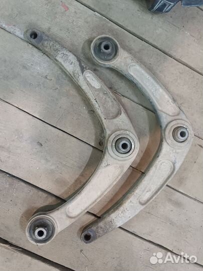 Передние рычаги Пежо 307