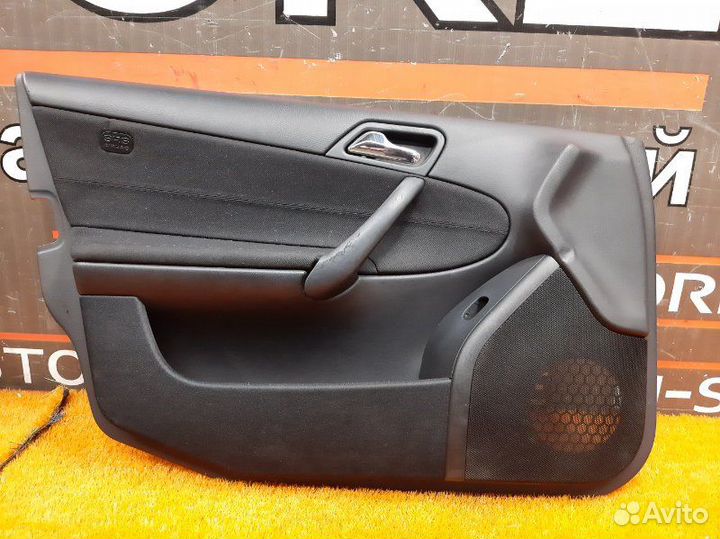 Обшивка двери Mercedes-Benz C-Class W203 271.946