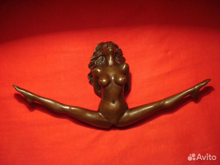 Статуэтка Эротика Связанная На Шпагате Франция
