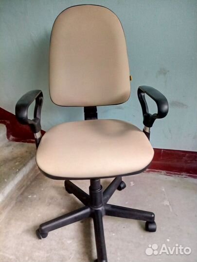 Компьютерное кресло