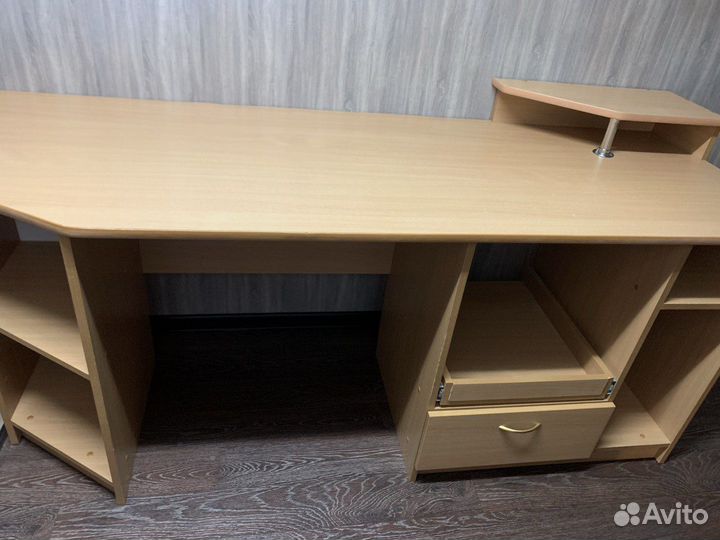 Стол комнатный, компьютерный