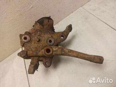 Кулак передний левый