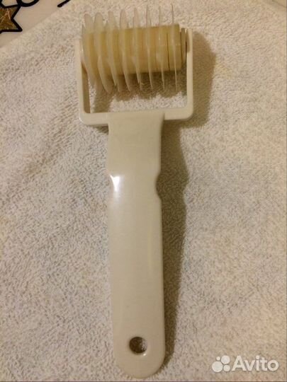 Ролик фигурный для декорации теста