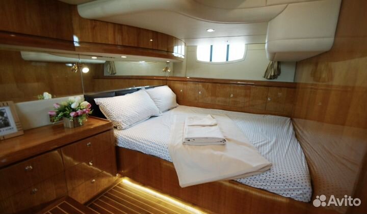 Моторна яхта Artemis 43