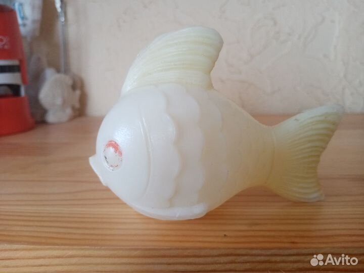 Белая рыба, рыбка, советская пластмассовая игрушка