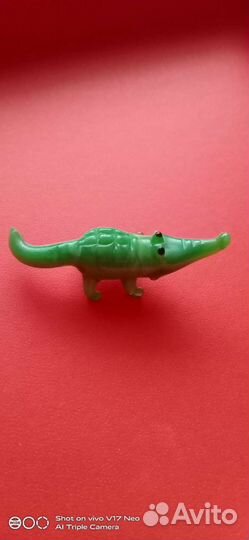 Фигурки из стекла собаки, дракона, крокод