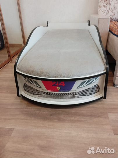 Детская кровать машинка с матрасом бу