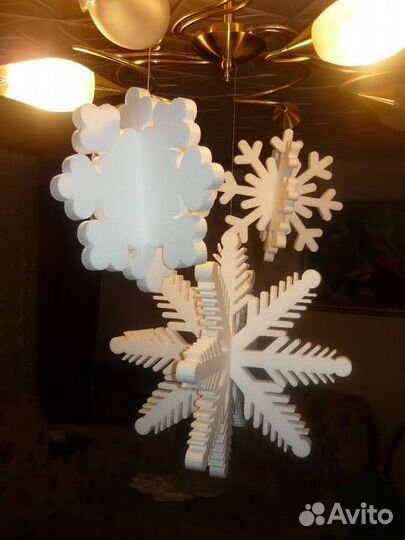 Снежинки из пенопласта