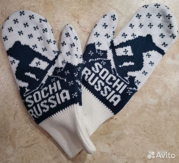 Варежки вязаные женские