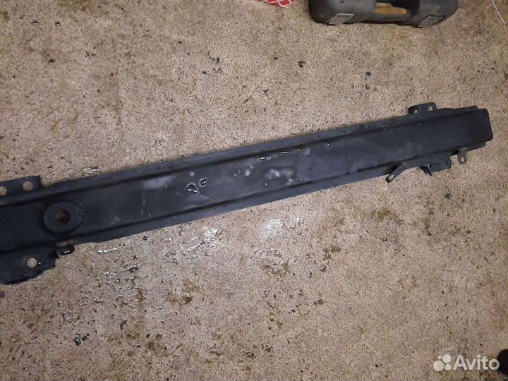 Skoda Fabia Roomster (10-15 ) усилитель переднего