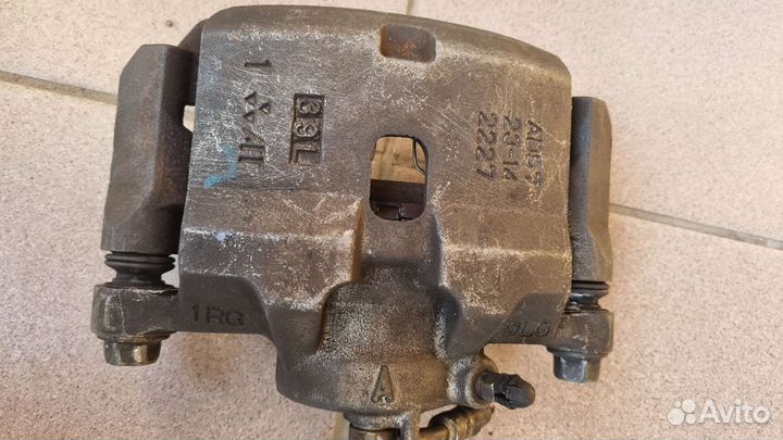 Honda original суппорт перед.прав. 45018S9A000