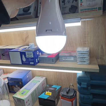 Умная лампочка с аккумулятором в патрон